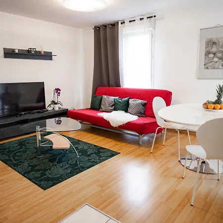 Flat At Border Suisse アパート *